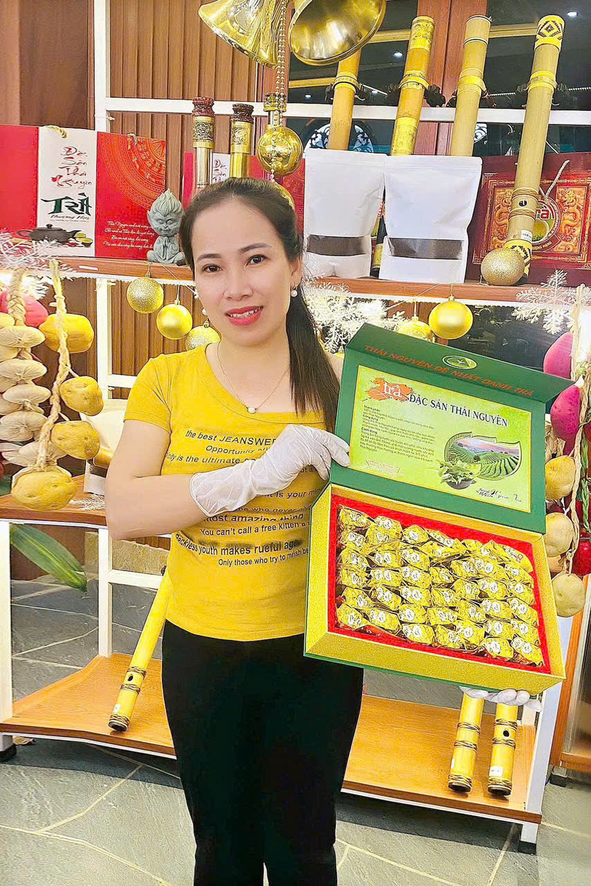 SÉT QUÀ BIẾU TẶNG CHÈ ĐINH HOÀNG KIM - 500G